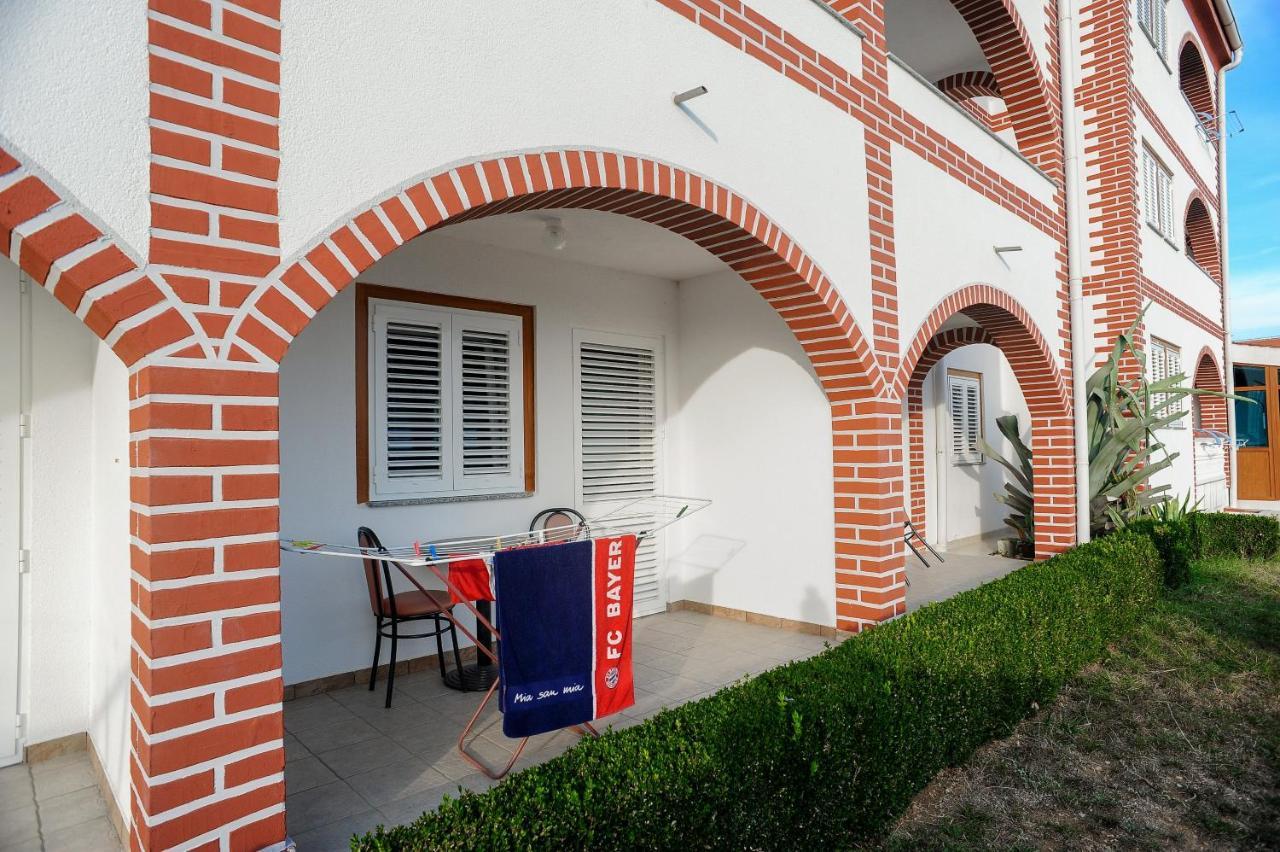 Apartmani Vila Caska Ngoại thất bức ảnh