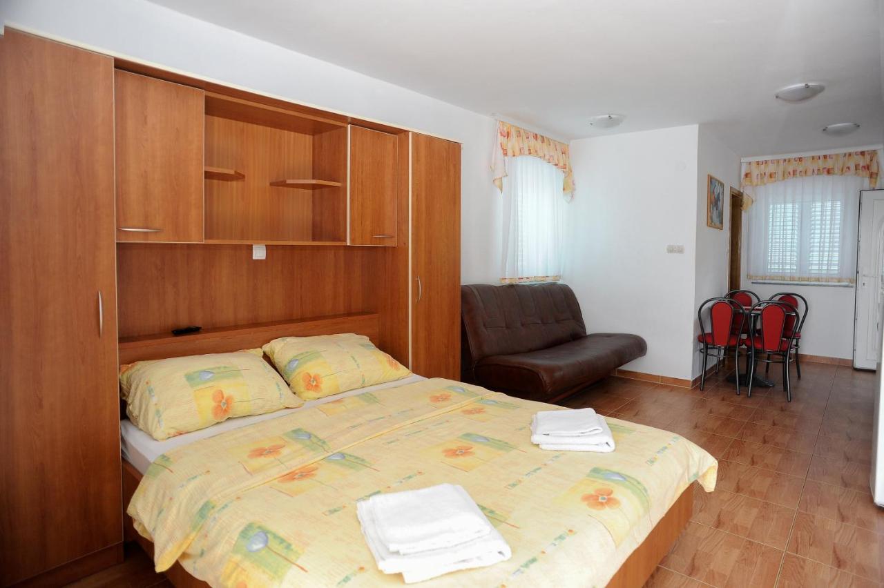 Apartmani Vila Caska Ngoại thất bức ảnh