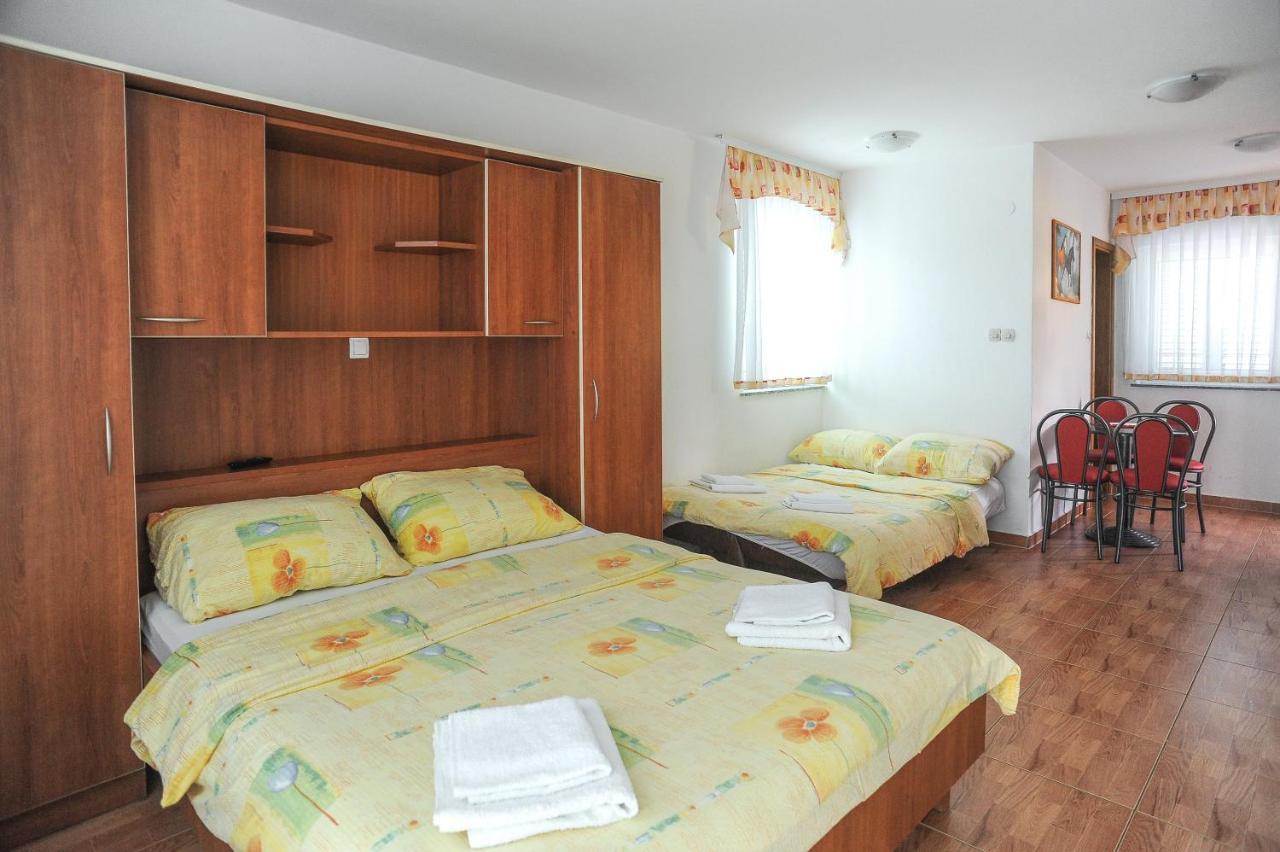 Apartmani Vila Caska Ngoại thất bức ảnh