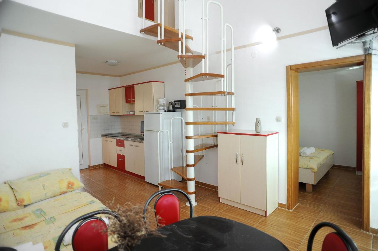 Apartmani Vila Caska Ngoại thất bức ảnh