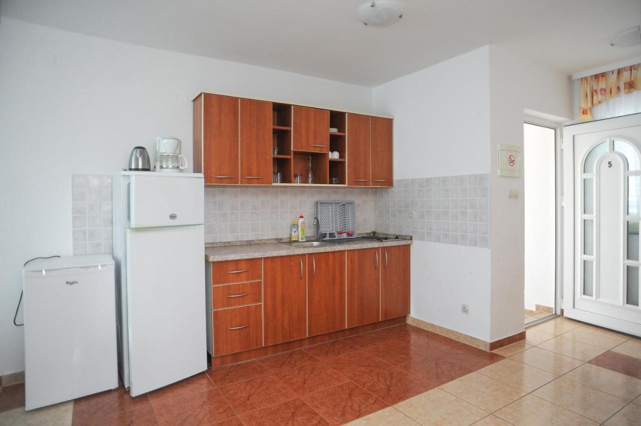 Apartmani Vila Caska Ngoại thất bức ảnh