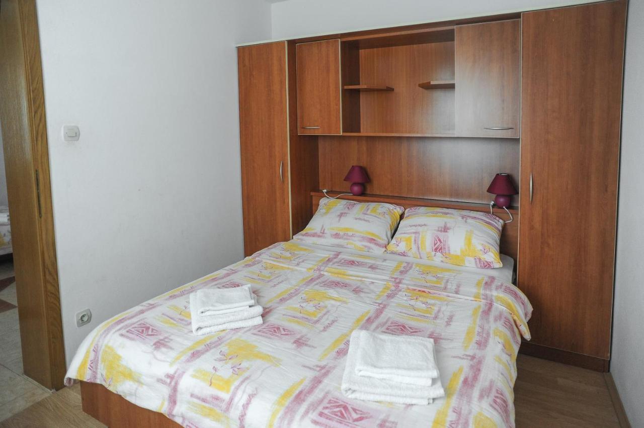 Apartmani Vila Caska Ngoại thất bức ảnh