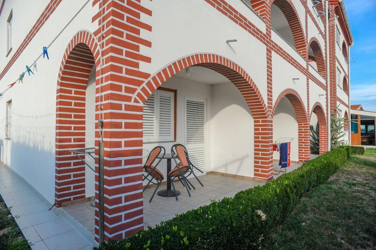 Apartmani Vila Caska Ngoại thất bức ảnh