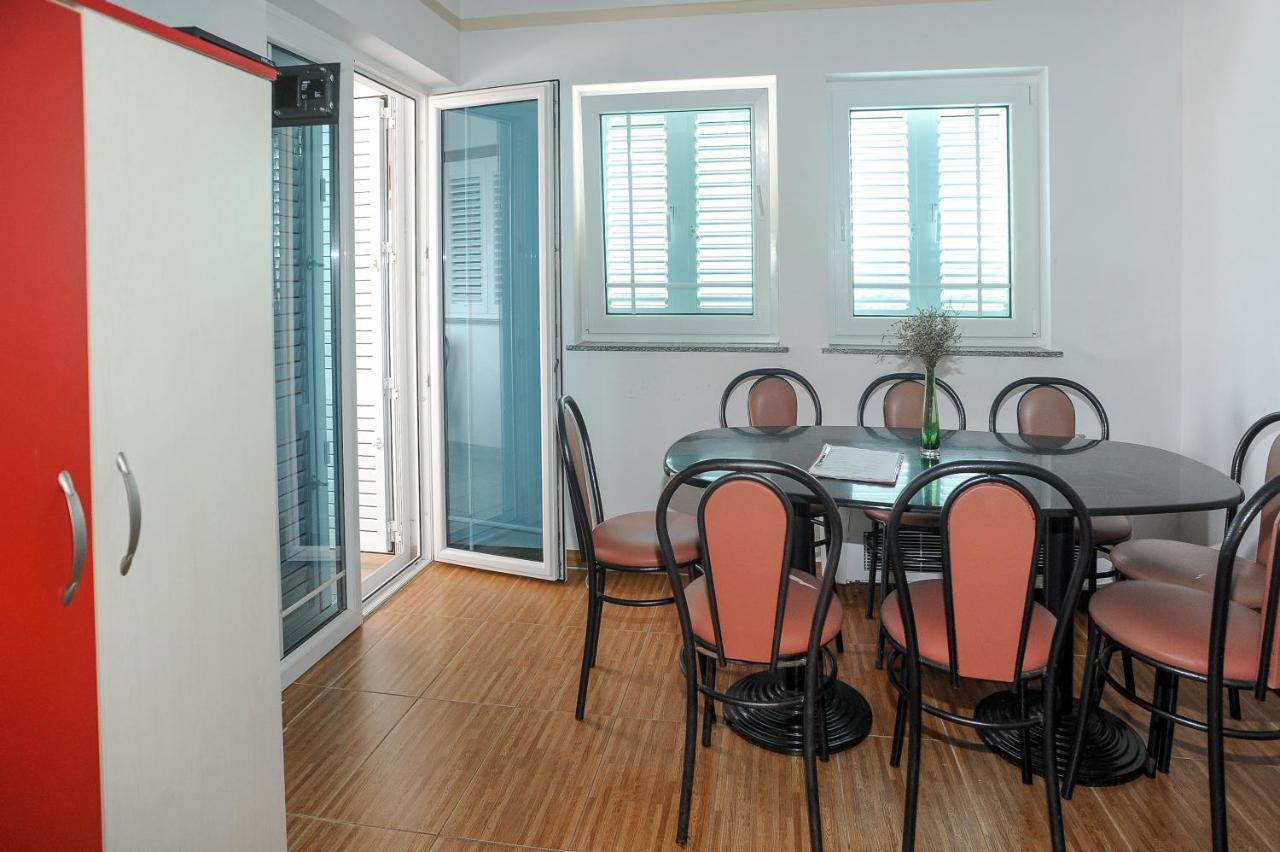 Apartmani Vila Caska Ngoại thất bức ảnh