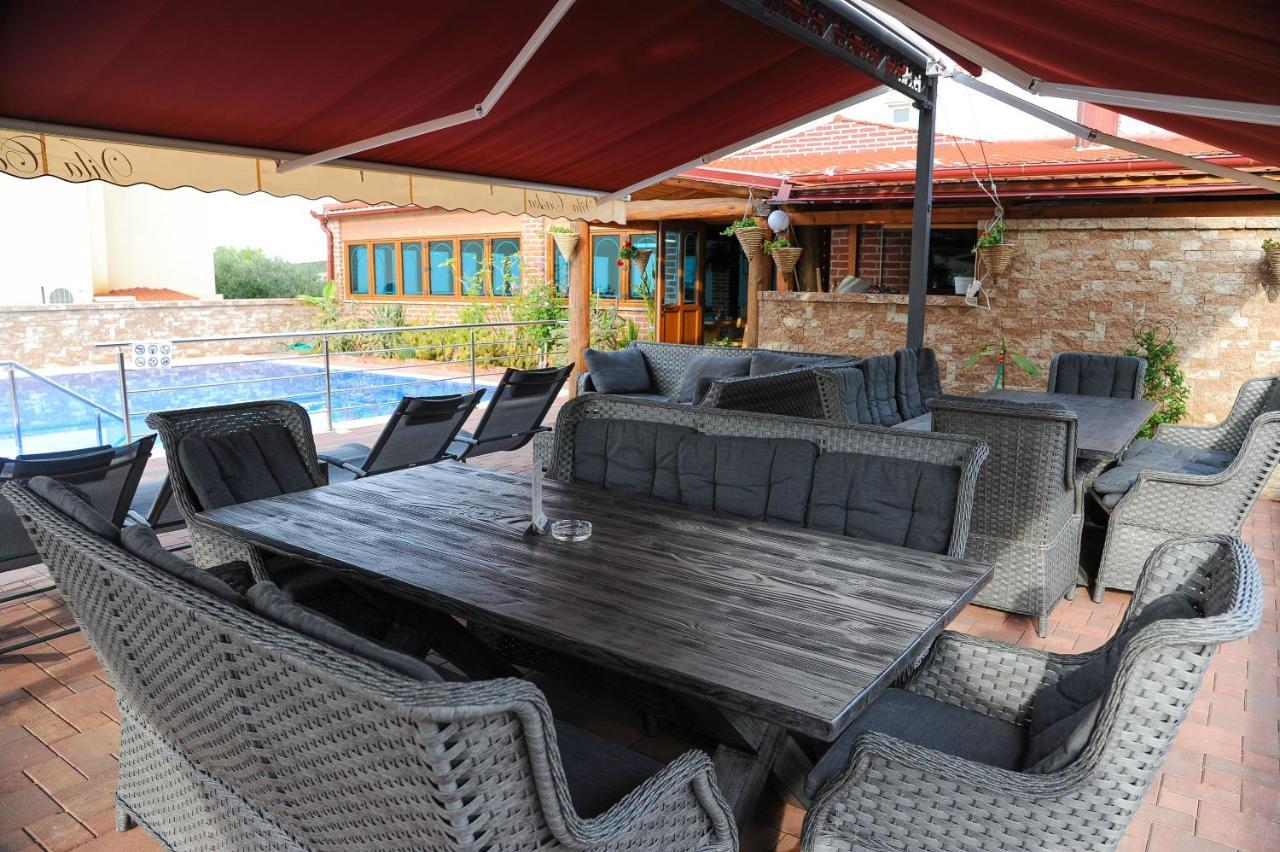 Apartmani Vila Caska Ngoại thất bức ảnh