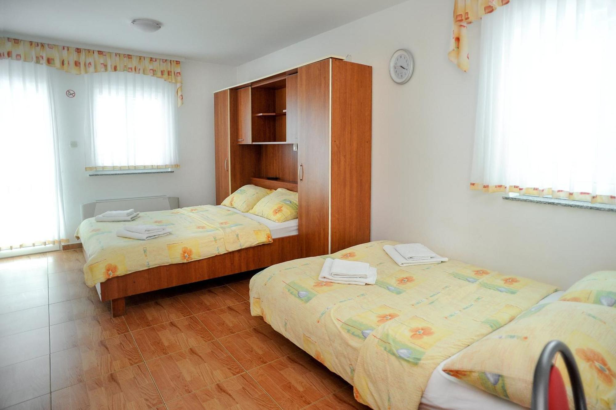Apartmani Vila Caska Phòng bức ảnh